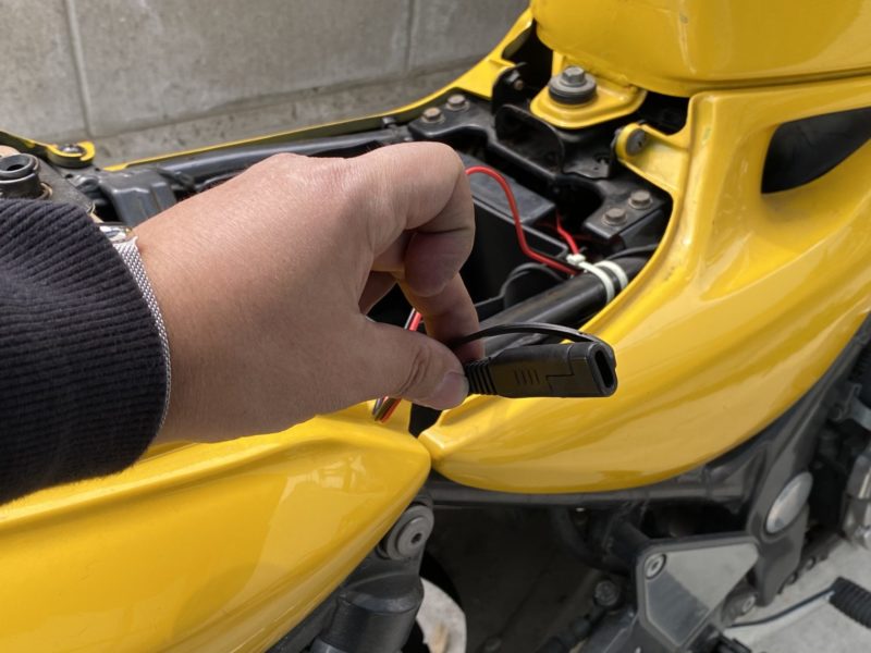 バリオス2 自分でバッテリー交換してみた 充電用車両ケーブルも接続