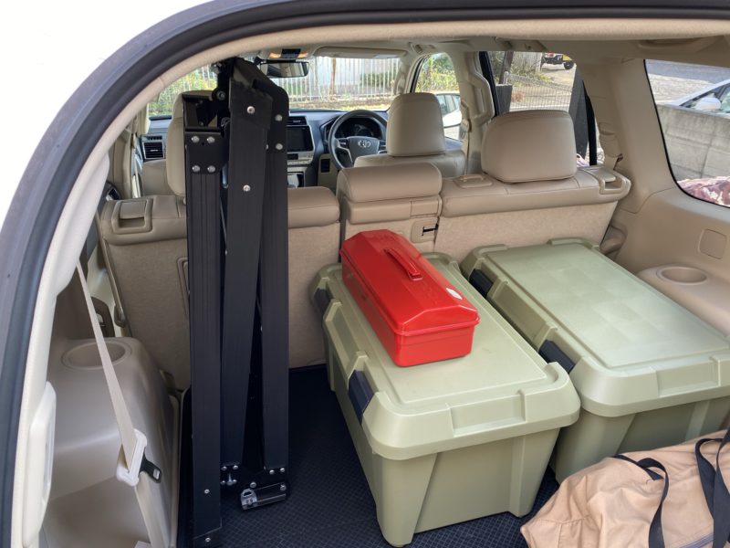 ルーフキャリア付きプラドの踏み台におすすめ キャンプの作業台としてもオシャレ